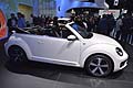 Il mito maggiolino di nuova generazione Volkswagen Beetle Cabriolet white al LA Auto Show 2012
